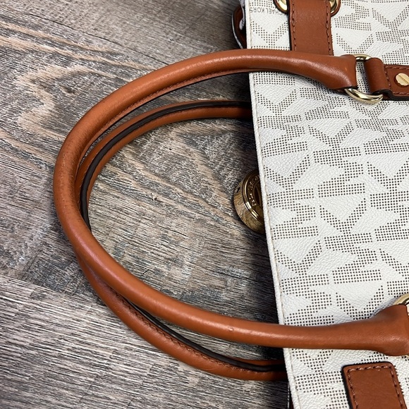 Michael Kors Hamilton Large Logo Tote - Picture 14 of 16